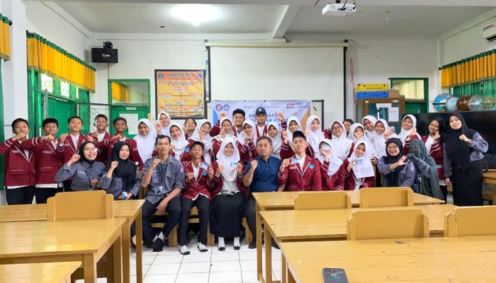 SMPN 1 Kendari Gelar Sosialisasi Kartu Pelajar, Libatkan Mahasiswa PPG UHO sebagai Bagian Program Kepemimpinan