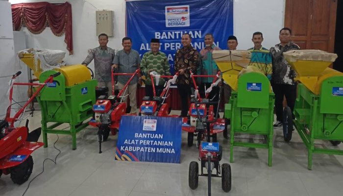 Pemda Muna Terima Kucuran CSR Alat Pertanian dari Indomaret, Sektor Pertanian Diharapkan Makin Jaya