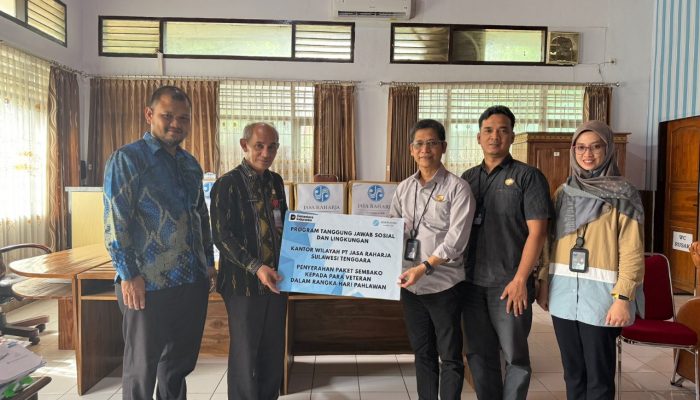 Jasa Raharja Sultra Salurkan Bantuan Sembako untuk Veteran di Hari Pahlawan