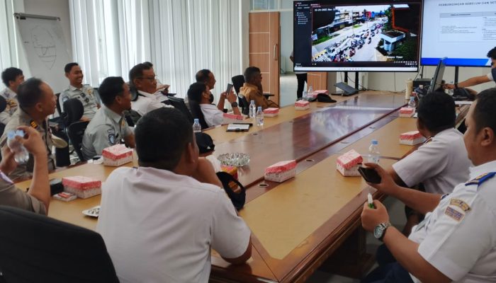 Tekan Angka Kecelakaan, Forum LLAJ Sultra Pasang CCTV dan Pengeras Suara di Traffic Light Pasar Baru