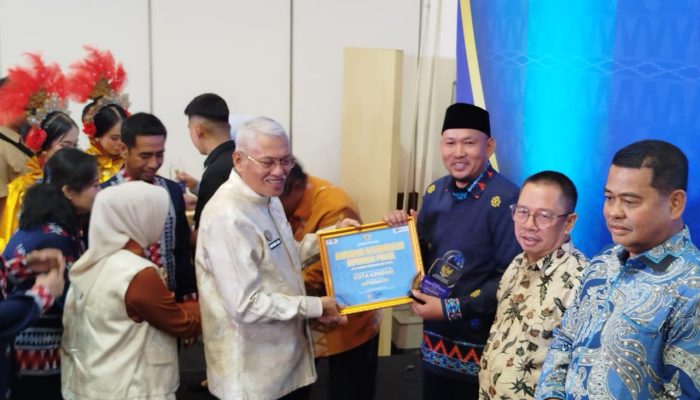 Pertama Kali, Pemkot Kendari Raih Anugerah Keterbukaan Informasi Publik dengan Predikat Informatif