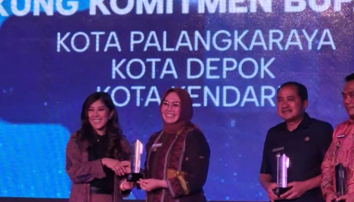 Layanan Call Center 112 Pemkot Kendari Terbaik, Wali Kota Siska Karina Imran Terima Penghargaan Dari Komdigi