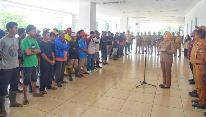Wali Kota Kendari Naikkan Gaji Petugas Kebersihan hingga Sopir Pengangkut Sampah