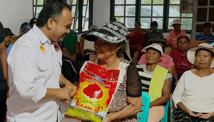 Rayakan HUT Kolaka Timur Ke-13, Relawan Prabowo-Gibran Bagikan 100 Karung Beras Gratis