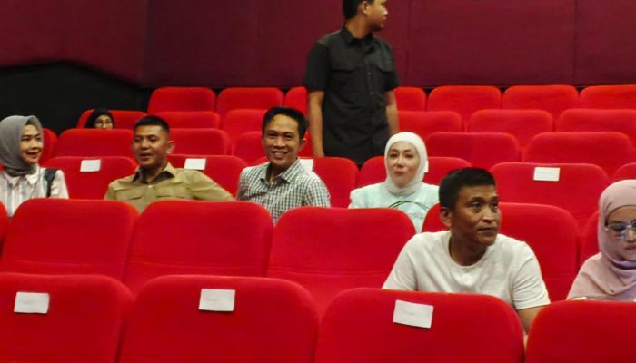 Bupati Konawe Utara Nonton Bareng Perdana Film Horor Komedi Lokal ‘Arwah Pue Tuko’