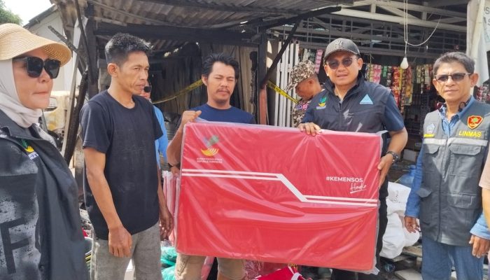 Dinas Sosial Provinsi Sultra Bantu Korban Kebakaran di Kelurahan Rahandouna Atas Intruksi Gubernur