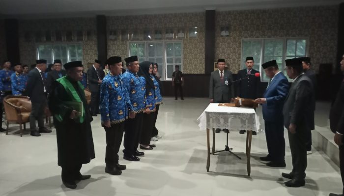 Bupati Muna Melantik 130 Kepala Sekolah, 26 Sekolah Diganti, Lainnya Bergeser dan Dikukuhkan Kembali