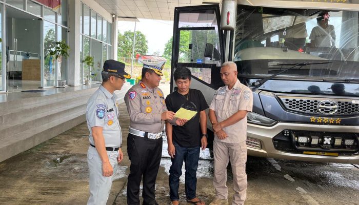 Dishub Sultra Pimpin Kegiatan Rampcheck Angkutan Lebaran 2026 di Terminal Tipe A Puuwatu