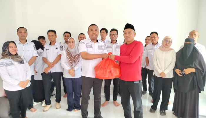 DPM PTSP Konawe Utara Salurkan 50 Paket THR untuk PNS dan P3K, Perkuat Solidaritas Menyambut Idulfitri 1447 Hijriah