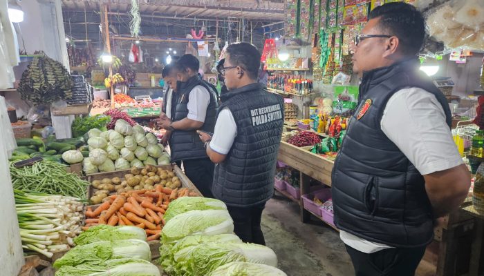 Satgas Pangan Polda Sultra Pantau Harga Bahan Pokok di Pasar Baruga, Stok Dipastikan Stabil