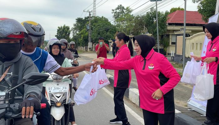 Bhayangkari Daerah Sultra Berbagi Takjil Dalam Rangka HUT Yayasan Kemala Bhayangkari Ke 46 Tahun 2026