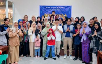 Kepala Dinas Kominfo Kendari Bersama Seluruh Pegawai dan Staff Buka Puasa Bersama, Tingkatkan Kekompakan dan Etos Kerja