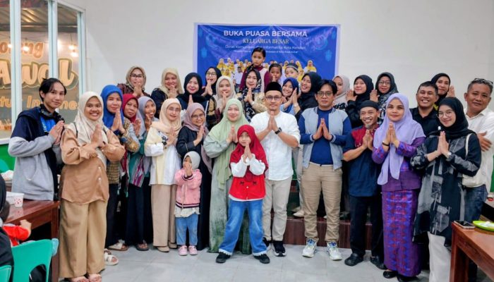 Kepala Dinas Kominfo Kendari Bersama Seluruh Pegawai dan Staff Buka Puasa Bersama, Tingkatkan Kekompakan dan Etos Kerja