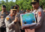 Kapolda Sultra Serahkan Bingkisan Lebaran kepada Purnawirawan, Tokoh Masyarakat dan Mitra Polri