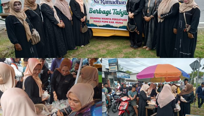 Ibu-ibu Dharma Wanita PUPR Muna Berbagi Takjil untuk Pengguna Jalan di Kota Raha