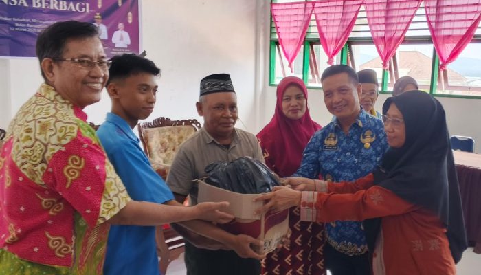 SMA Negeri 1 Kendari Gelar “Semansa Berbagi”, Salurkan 357 Paket Sembako di Bulan Ramadan
