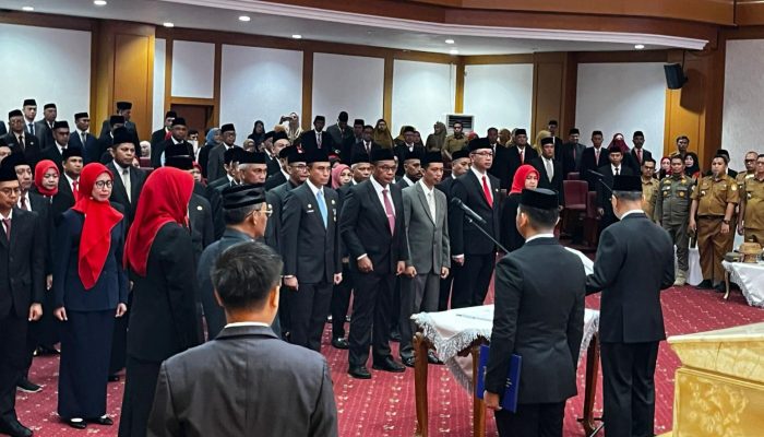 Lantik 112 Pejabat Pemprov Sultra, Gubernur Andi Sumangerukka Tegaskan ASN Harus Tinggalkan Budaya Dilayani