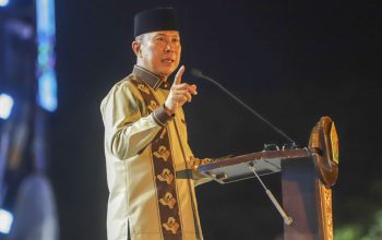 Tanpa Tunggu APBD, Gubernur Sultra Kucurkan Dana Pribadi 1,8 Miliar untuk Beasiswa Mahasiswa