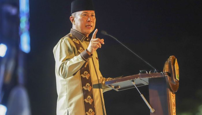 Tanpa Tunggu APBD, Gubernur Sultra Kucurkan Dana Pribadi 1,8 Miliar untuk Beasiswa Mahasiswa