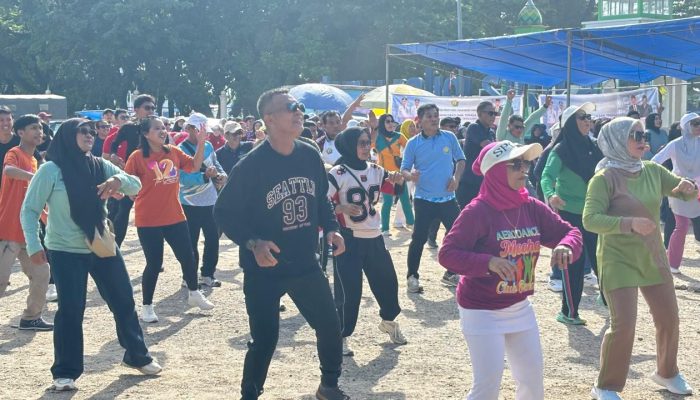 Semarak May Day 2026, Disnakertrans Sultra Gelar Jalan Sehat dan Senam Bersama di Eks MTQ Kendari