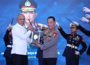 Kapolri Terima Tanda Kehormatan Adhi Bhakti Senapati, Jadi Motivasi Perkuat Sinergi Keamanan Siber