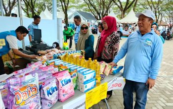 Gerakan Pangan Murah Semarak HUT Kendari dan UCLG ASPAC di Pantai Nambo Diserbu Warga