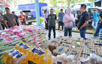 Bank Sultra Salurkan 300 Paket Sembako ke Pemkot untuk Korban Banjir di Kendari
