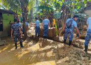 Prajurit Lanud Haluoleo Turun Tangan Bantu Korban Banjir di Kendari, Wujud Pengabdian Tanpa Batas