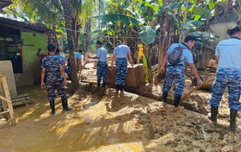 Prajurit Lanud Haluoleo Turun Tangan Bantu Korban Banjir di Kendari, Wujud Pengabdian Tanpa Batas