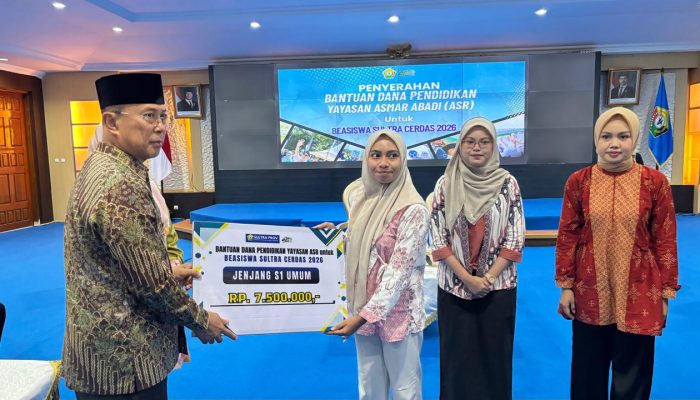 Gubernur Sultra Serahkan Beasiswa Sultra Cerdas 2026, 150 Mahasiswa Terima Bantuan Pendidikan