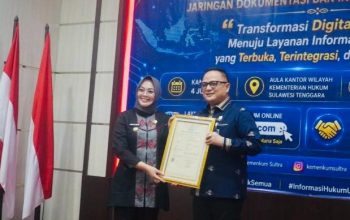 Pemkot Kendari Terima Penghargaan JDIH Terbaik Sultra dan HAKI Tenun Daerah dari Kementerian Hukum