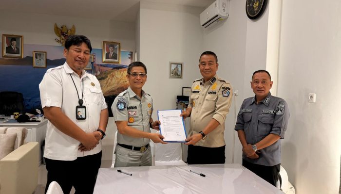 Jasa Raharja Sultra Salurkan Bantuan Marka Jalan kepada Dinas Perhubungan Kota Kendari