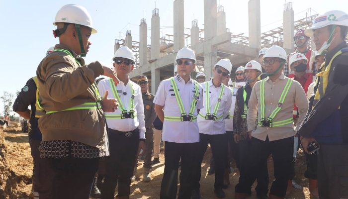 Menteri Diktisaintek Tinjau Progres Pembangunan SMA Unggul Garuda di Konawe Selatan