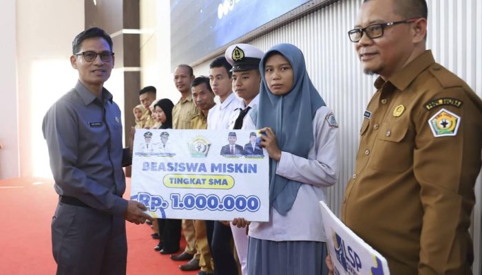 Pemprov Sultra Melalui Dikbud Salurkan Beasiswa kepada 3.500 Siswa SMA, SMK, dan SLB
