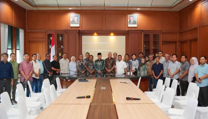 Audiens Bersama Pengusaha Tambang MBLB, Gubernur Sultra Siap Setujui RKAB Asal Taat Aturan Reklamasi
