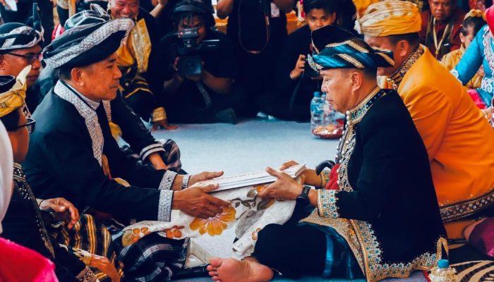 Gubernur Sultra Dianugerahi Gelar Adat Muna “Sangia Mondono Wite Bhalano”