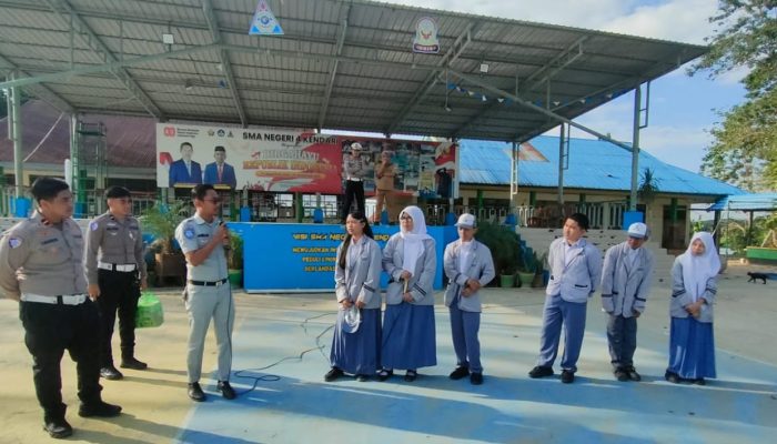 Jasa Raharja Sultra Gandeng Satlantas Polresta Kendari Sosialisasi Keselamatan Berkendara di SMAN 4 Kendari