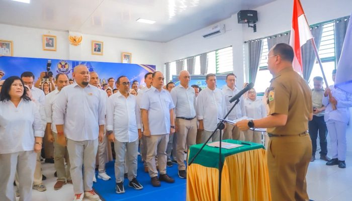 Kukuhkan Pengurus IKA SMAN 1 Kendari, Gubernur Beberkan Prioritas Pembangunan Sultra