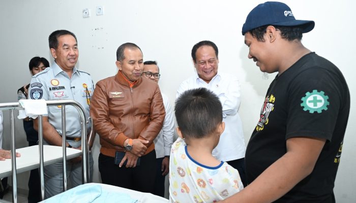 Dirut Jasa Raharja Dampingi Wamenhub Tinjau Penanganan Korban KM Mutiara Sentosa II di RS PHC Surabaya