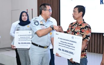 Jasa Raharja Serahkan Santunan kepada Ahli Waris Korban Kebakaran KM Mutiara Sentosa II