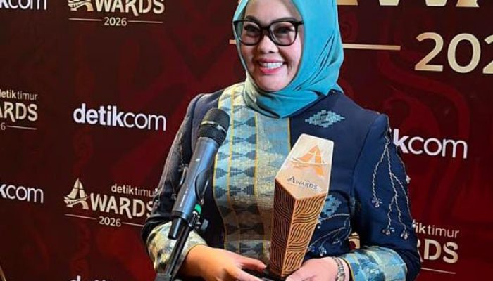 Wali Kota Kendari Terima Penghargaan Atas Inovasi Digitalisasi Penerimaan Daerah Pada Ajang Detiktimur Awards 2026