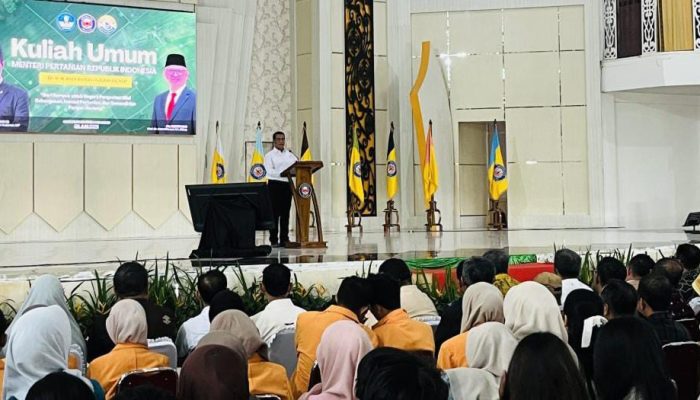 Isi Kuliah Umum di UHO, Mentan Amran Sulaiman Minta Mahasiswa Bangun Mental Petarung
