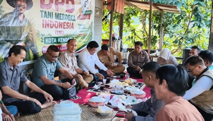Ketum DPP TMI Kunjungi Kelompok Tani Nanga-nanga Hijau, Upayakan Bantuan 600 Ayam Petelur dan Sumur Bor