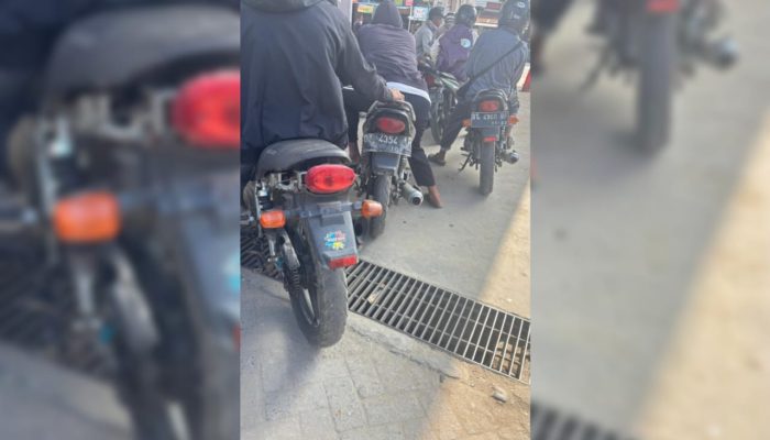 Antrean BBM Subsidi Motor Thunder Berulang Dalam Sehari di Sejumlah SPBU Kendari Luput Dari Pengawasan