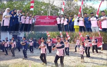 Menyemarakkan HUT RI, Anggota KPU Wakatobi Gelar Senam Sehat bersama Bawaslu dan Masyarakat
