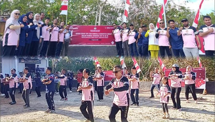 Menyemarakkan HUT RI, Anggota KPU Wakatobi Gelar Senam Sehat bersama Bawaslu dan Masyarakat