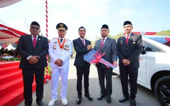 Momen HUT Ke-81 RI, Bank Sultra Serahkan Bantuan Satu Unit Mobil Jenazah untuk RSUD Bahteramas