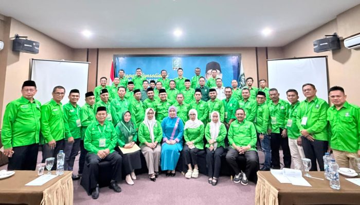 DPW PKB Sultra Perkuat Soliditas Internal, Serahkan SK Kepengurusan 17 DPC di Kendari