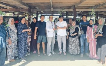 Jaelani Bagikan Ratusan Bibit Produktif di Kolaka, Dorong Pemulihan DAS Sekaligus Ekonomi Petani