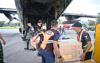 TNI AU Salurkan Bantuan Kemanusiaan untuk Korban Bencana di NTT, Diberangkatkan dari Lanud Haluoleo